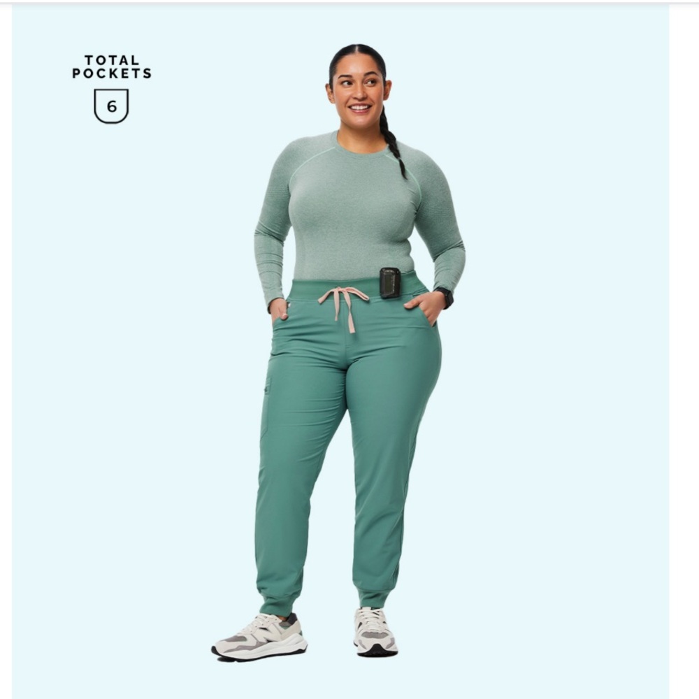 High Waisted Zamora FREEx Lined Jogger Scrub Pants LP + Mena scrub top XL